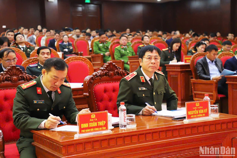 Các đại biểu lắng nghe những chuyên đề được trình bày tại hội nghị. (Ảnh: Ban tổ chức)