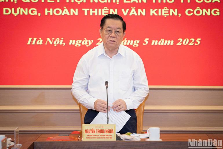 Đồng chí Nguyễn Trọng Nghĩa, Ủy viên Bộ Chính trị, Bí thư Trung ương Đảng, Trưởng Ban Tuyên giáo và Dân vận Trung ương chủ trì buổi làm việc. (Ảnh: SƠN TÙNG)