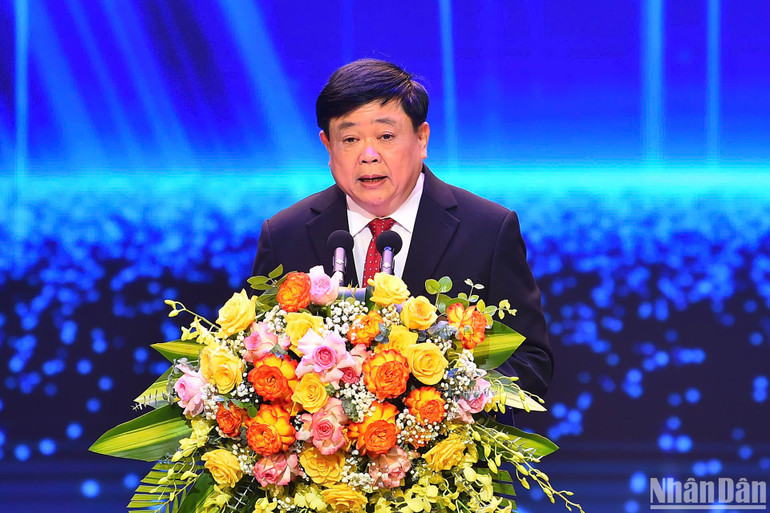 Phó Giáo sư, Tiến sĩ, Nhà văn Nguyễn Thế Kỷ, Chủ tịch Hội đồng Lý luận, phê bình văn học, nghệ thuật Trung ương phát biểu tại buổi lễ. (Ảnh: THỦY NGUYÊN)