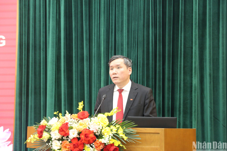 Đồng chí Lê Văn Lợi, Phó Giám đốc Học viện Chính trị Quốc gia Hồ Chí Minh phát biểu đề dẫn hội thảo. (Ảnh: HẢI ĐĂNG) Đồng chí Lê Văn Lợi, Phó Giám đốc Học viện Chính trị Quốc gia Hồ Chí Minh phát biểu đề dẫn hội thảo. (Ảnh: HẢI ĐĂNG)