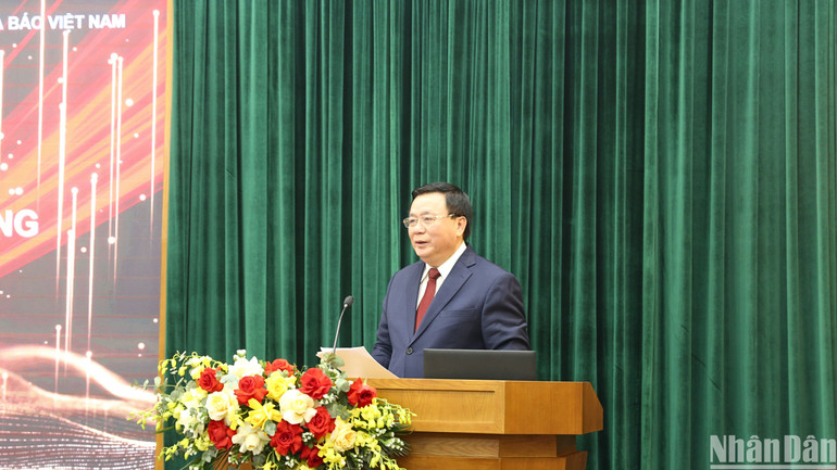 Đồng chí Nguyễn Xuân Thắng, Ủy viên Bộ Chính trị, Giám đốc Học viện Chính trị Quốc gia Hồ Chí Minh, Phó Trưởng Ban Chỉ đạo 35 Trung ương phát biểu kết luận cuộc họp. (Ảnh: HẢI ĐĂNG) Đồng chí Nguyễn Xuân Thắng, Ủy viên Bộ Chính trị, Giám đốc Học viện Chính trị Quốc gia Hồ Chí Minh, Phó Trưởng Ban Chỉ đạo 35 Trung ương phát biểu kết luận cuộc họp. (Ảnh: HẢI ĐĂNG)