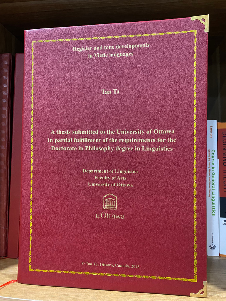 Luận án tiến sĩ Register and Tone Developments in Vietic Languages của Tạ Thành Tấn được bảo vệ thành công tại Đại học Ottawa, Canada, 2023 (Ảnh: nhân vật cung cấp)