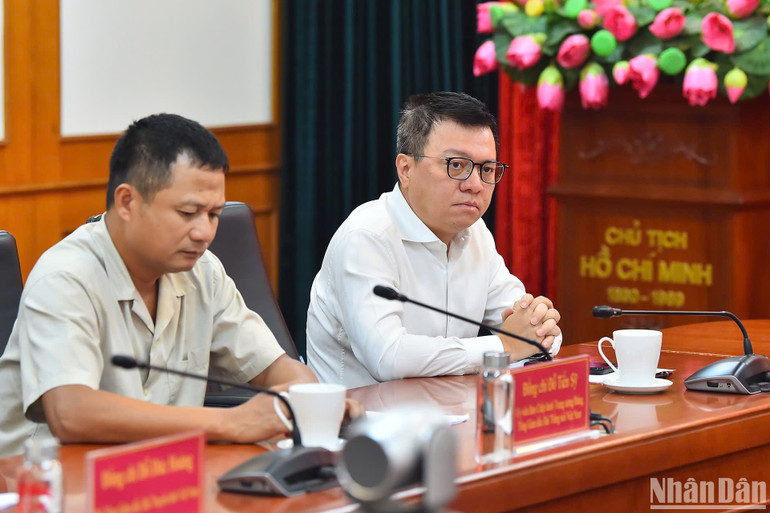 Các đại biểu tập trung lắng nghe các phương án tổ chức Lễ trao giải Cuộc thi. (Ảnh: THỦY NGUYÊN)