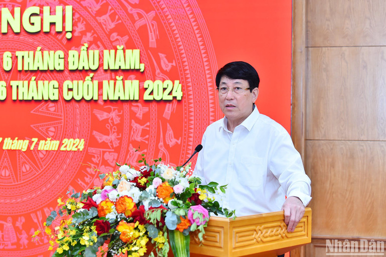 Đồng chí Lương Cường, Ủy viên Bộ Chính trị, Thường trực Ban Bí thư Trung ương Đảng, Trưởng Ban Chỉ đạo 35 Trung ương phát biểu kết luận Hội nghị. (Ảnh: THỦY NGUYÊN) Đồng chí Lương Cường, Ủy viên Bộ Chính trị, Thường trực Ban Bí thư Trung ương Đảng, Trưởng Ban Chỉ đạo 35 Trung ương phát biểu kết luận Hội nghị. (Ảnh: THỦY NGUYÊN)