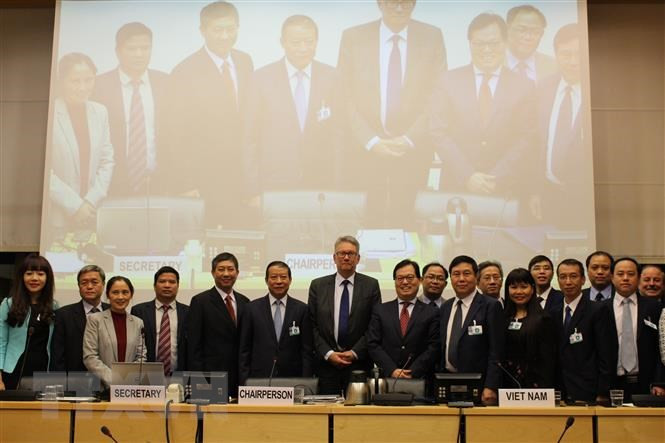 Đoàn công tác liên ngành của Việt Nam tham gia trình bày và trao đổi về Báo cáo quốc gia lần thứ nhất về thực thi Công ước Chống tra tấn tại Geneva (Thụy Sĩ). (Ảnh: Hoàng Hoa/TTXVN)