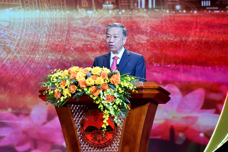 Đồng chí Tổng Bí thư, Chủ tịch nước Tô Lâm phát biểu chỉ đạo tại Lễ trao giải cuộc thi chính luận về bảo vệ nền tảng tư tưởng của Đảng (Ảnh: ĐĂNG KHOA)