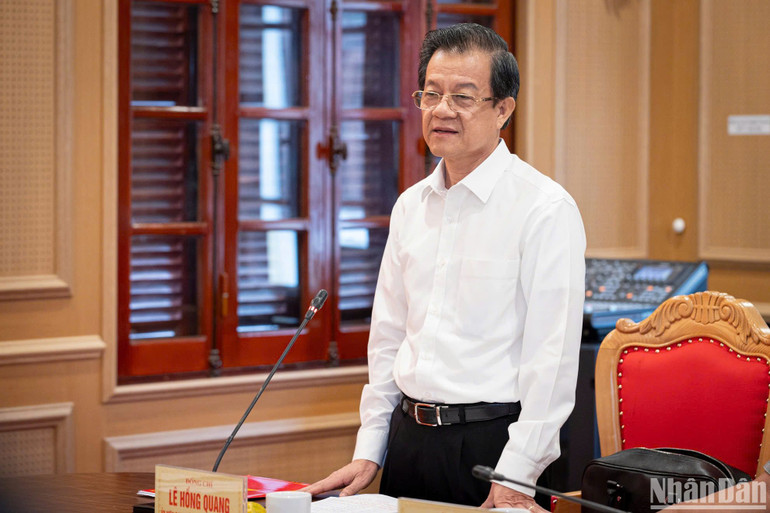 Đồng chí Lê Hồng Quang, Ủy viên Trung ương Đảng, Bí thư Tỉnh ủy An Giang phát biểu tại buổi làm việc. (Ảnh: SƠN TÙNG)