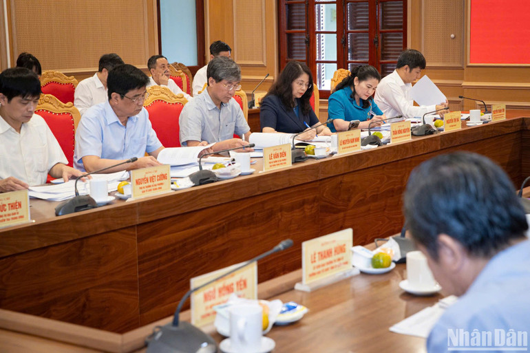 Các đại biểu tham dự buổi làm việc. (Ảnh: SƠN TÙNG)