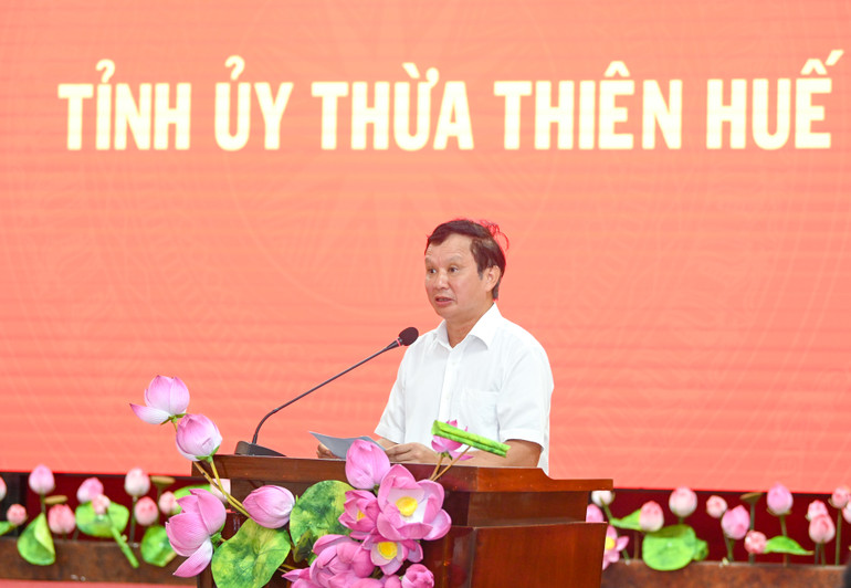 Bí thư Tỉnh ủy Thừa Thiên Huế Lê Trường Lưu phát biểu tại buổi làm việc.