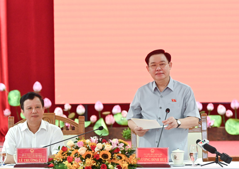 Chủ tịch Quốc hội Vương Đình Huệ phát biểu tại buổi làm việc với Ban Thường vụ Tỉnh ủy Thừa Thiên Huế.