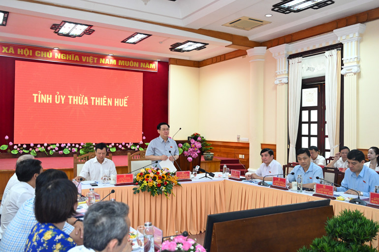 Quang cảnh buổi làm việc với Ban Thường vụ Tỉnh ủy Thừa Thiên Huế.