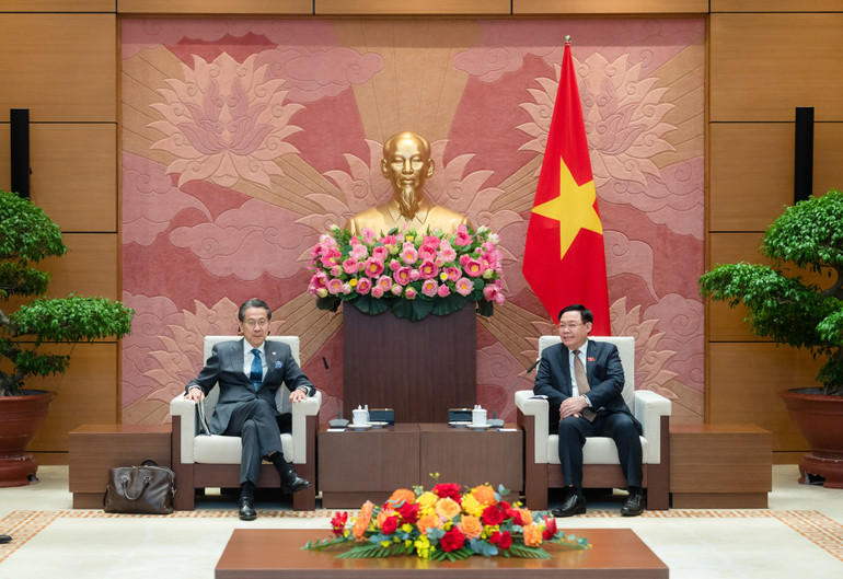 Chủ tịch Quốc hội Vương Đình Huệ phát biểu tại buổi tiếp ông Maeda Tadashi, Chủ tịch Hội đồng Quản trị Ngân hàng Hợp tác Quốc tế Nhật Bản (JBIC). (Ảnh: Duy Linh)