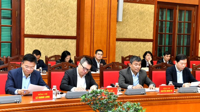 Các thành viên của Tiểu ban tham dự phiên họp. (Ảnh: ĐĂNG KHOA)