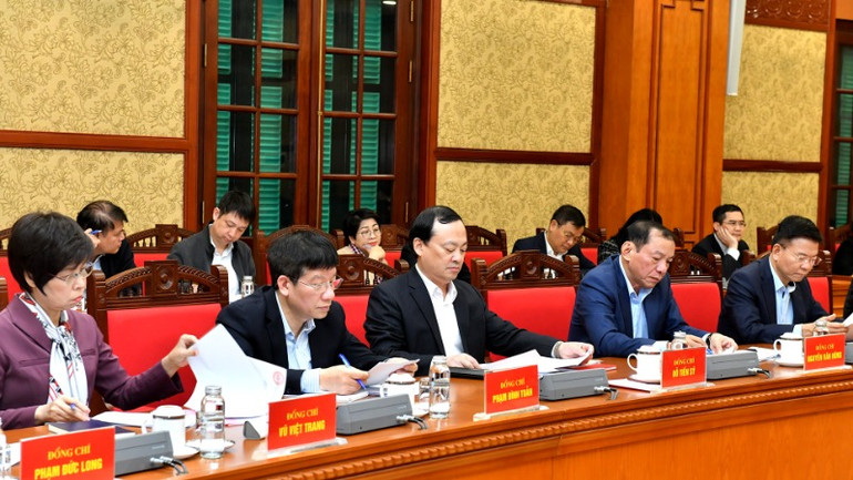 Các đại biểu quyết tâm triển khai tốt nhất công tác tổ chức phục vụ Đại hội XIV của Đảng. (Ảnh: ĐĂNG KHOA)