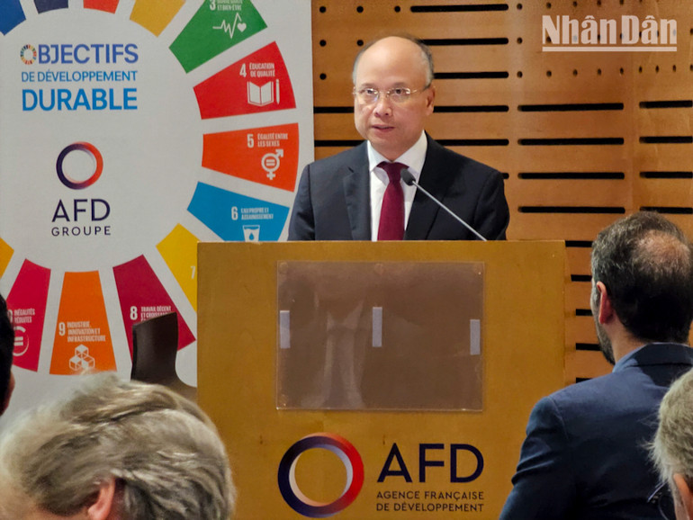 Đại sứ Đinh Toàn Thắng gửi lời cảm ơn AFD vì cam kết lâu dài đối với sự phát triển của Việt Nam. (Ảnh: MINH DUY) Đại sứ Đinh Toàn Thắng gửi lời cảm ơn AFD vì cam kết lâu dài đối với sự phát triển của Việt Nam. (Ảnh: MINH DUY)