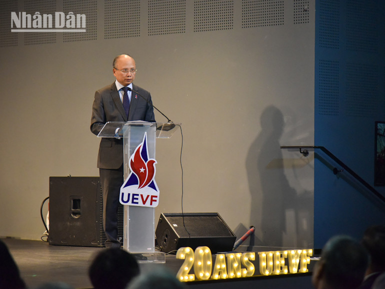 Đại sứ Đinh Toàn Thắng nhấn mạnh vai trò của tầng lớp thanh niên, sinh viên Việt Nam tại Pháp trong việc góp phần thúc đẩy quan hệ Việt Nam-Pháp. (Ảnh: MINH DUY)