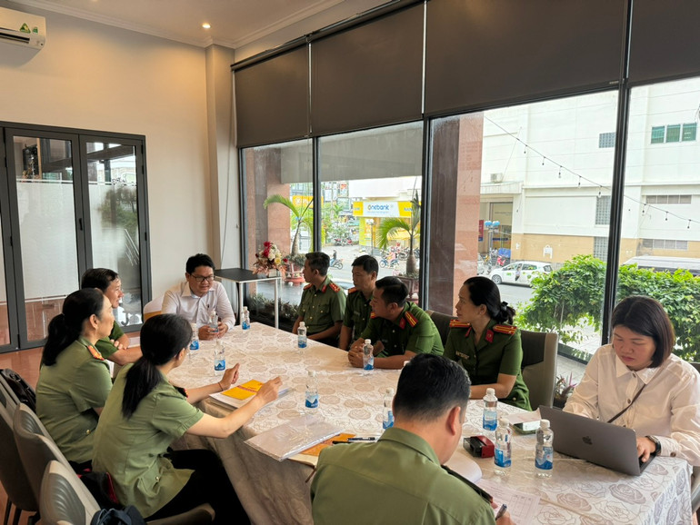 Đoàn kiểm tra, giám sát tại Nhà hàng Đông Xuyên, thành phố Long Xuyên, tỉnh An Giang.