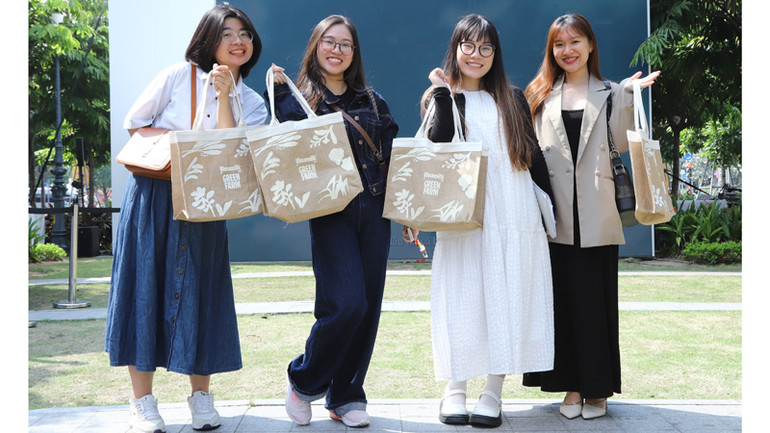 Check in nhận quà tại sự kiện. (Ảnh: Vi Nam) Check in nhận quà tại sự kiện. (Ảnh: Vi Nam)