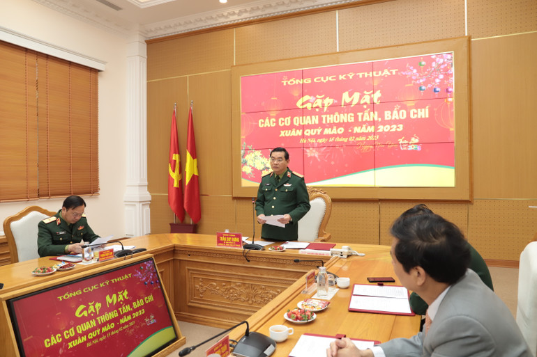 Đồng chí Trung tướng Trần Duy Hưng, Bí thư Đảng ủy, Chính ủy Tổng cục Kỹ thuật phát biểu tại buổi gặp mặt. (Ảnh: NGỌC TUẤN)