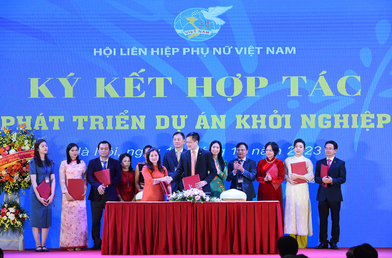 Lễ ký kết hợp tác phát triển dự án khởi nghiệp.