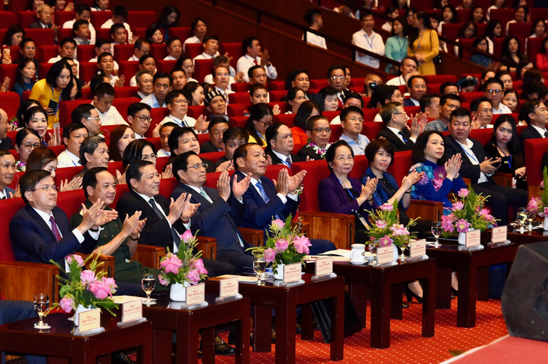 Thủ tướng Phạm Minh Chính cùng các đại biểu dự hội nghị.