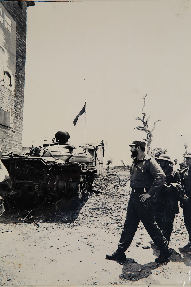 Chủ tịch Fidel Castro thăm lô cốt Đông Hà.