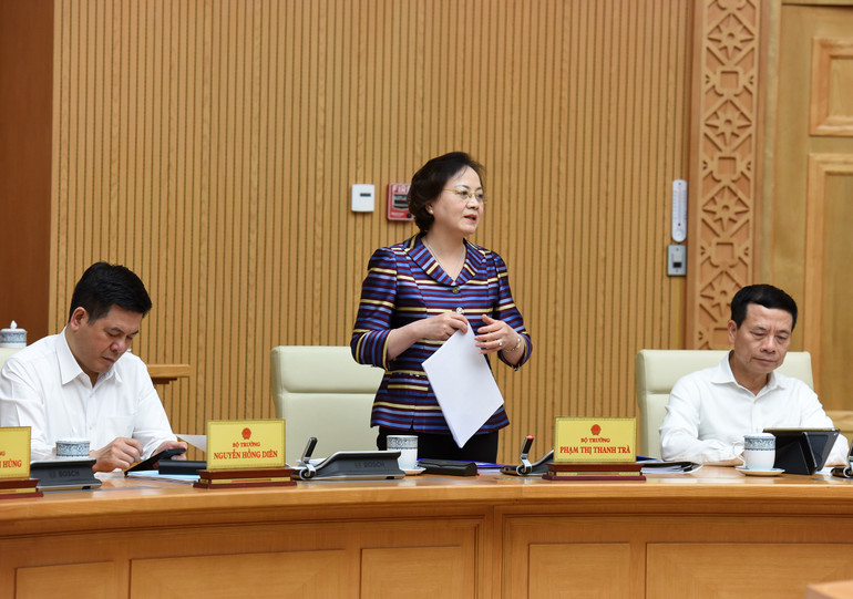 Bộ trưởng Nội vụ Phạm thị Thanh Trà phát biểu.