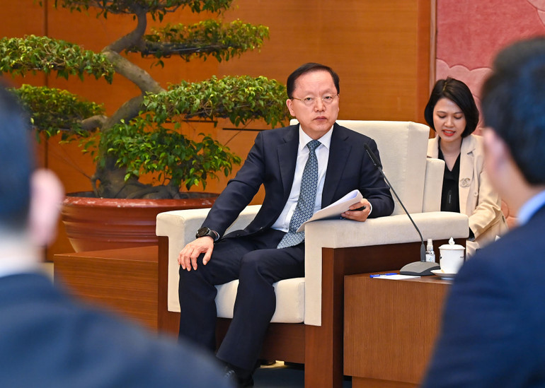 Tổng Giám đốc Tập đoàn Samsung Electronics Park Hark Kyu phát biểu tại buổi tiếp. Tổng Giám đốc Tập đoàn Samsung Electronics Park Hark Kyu phát biểu tại buổi tiếp.