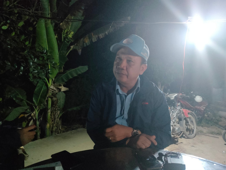 Giám đốc Sở Giao thông Vận tải tỉnh Đồng Tháp Lê Hoàng Bảo chia sẻ phương án giải cứu nạn nhân.