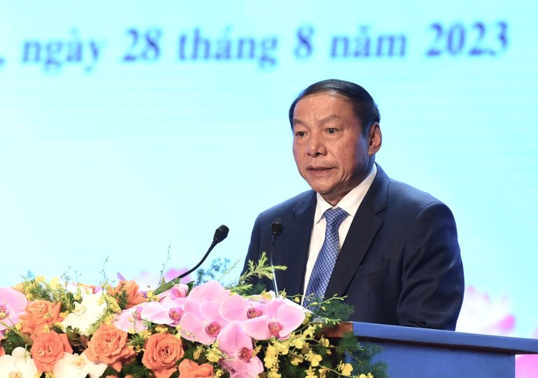 Bộ trưởng Văn hóa, Thể thao và Du lịch Nguyễn Văn Hùng đọc thư chúc mừng Hội nghị của Tổng Bí thư Nguyễn Phú Trọng.