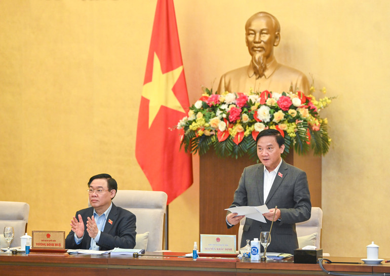 Phó Chủ tịch Quốc hội Nguyễn Khắc Định điều hành nội dung thảo luận tại phiên họp. Phó Chủ tịch Quốc hội Nguyễn Khắc Định điều hành nội dung thảo luận tại phiên họp.