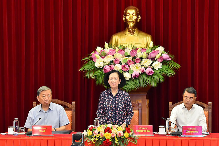 Đồng chí Trương Thị Mai, Ủy viên Bộ Chính trị, Thường trực Ban Bí thư, Trưởng Ban Tổ chức Trung ương phát biểu tại Hội nghị.