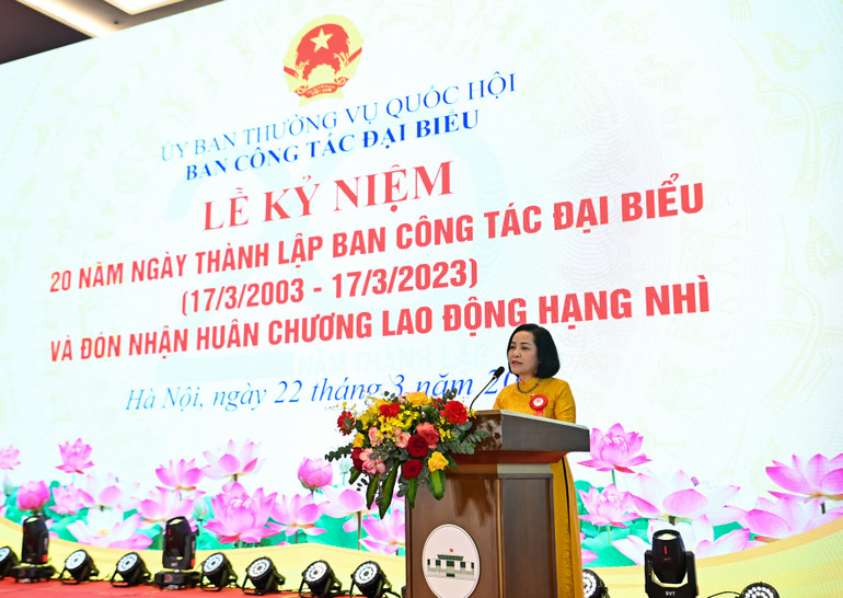 Trưởng ban Công tác đại biểu Nguyễn Thị Thanh trình bày diễn văn tại lễ kỷ niệm.