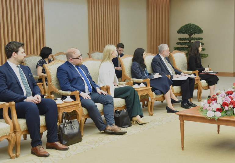 Các thành viên trong đoàn tháp tùng Bộ trưởng Ngoại giao Ba Lan.