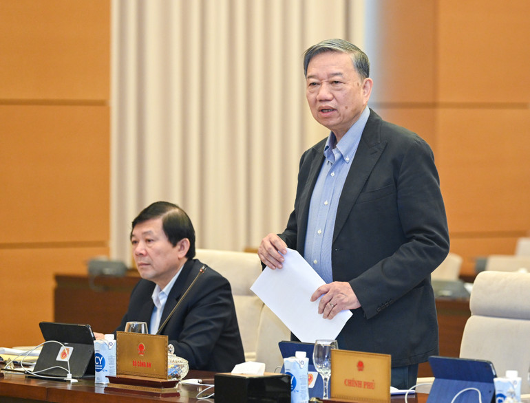 Bộ trưởng Công an Tô Lâm phát biểu ý kiến tại phiên họp. Bộ trưởng Công an Tô Lâm phát biểu ý kiến tại phiên họp.
