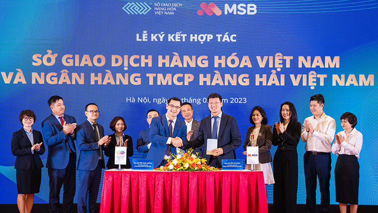 Lễ ký kết giữa Sở Giao dịch Hàng hóa Việt Nam và Ngân hàng TMCP Hàng Hải Việt Nam.