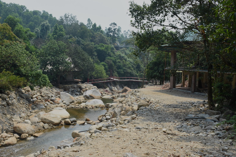 Ồ ạt tác động suối Lương làm du lịch sinh thái.