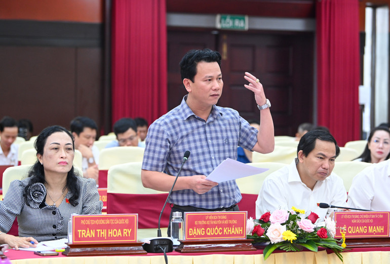 Bộ trưởng Tài nguyên và Môi trường Đặng Quốc Khánh phát biểu tại buổi làm việc.