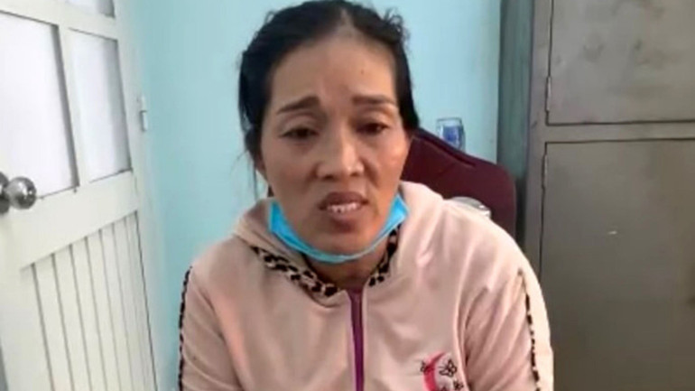 Nguyễn Thị Thanh bị bắt giữ và đưa về cơ quan công an huyện Hàm Thuận Nam.