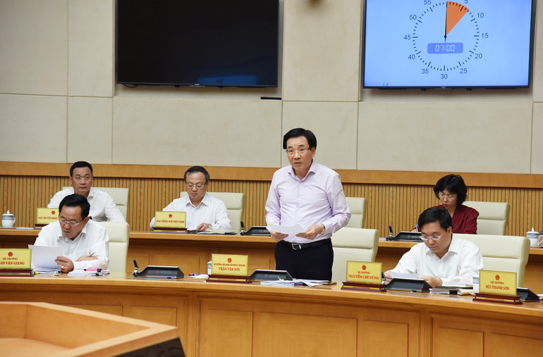 Bộ trưởng Chủ nhiệm Văn phòng Chính phủ Trần Văn Sơn phát biểu.