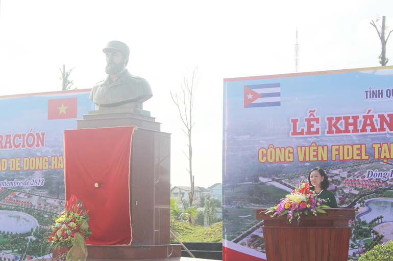Đồng chí Trương Thị Mai, Ủy viên Bộ Chính Trị, Thường trực Ban Bí thư, Trưởng Ban Tổ chức Trung ương lúc đó là Trưởng Ban Dân vận Trung ương, Chủ tịch Hội hữu nghị Việt Nam-Cuba phát biểu tại buỗi lễ khánh thành Công viên Fidel. (Ảnh: LÂM QUANG HUY) Đồng chí Trương Thị Mai, Ủy viên Bộ Chính Trị, Thường trực Ban Bí thư, Trưởng Ban Tổ chức Trung ương lúc đó là Trưởng Ban Dân vận Trung ương, Chủ tịch Hội hữu nghị Việt Nam-Cuba phát biểu tại buỗi lễ khánh thành Công viên Fidel. (Ảnh: LÂM QUANG HUY)