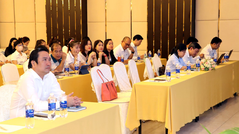 Đại biểu tham dự hội nghị.