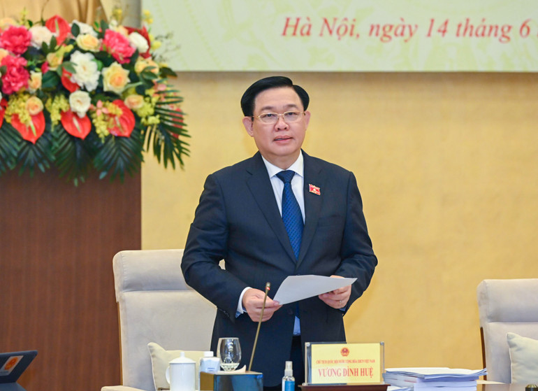 Chủ tịch Quốc hội Vương Đình Huệ phát biểu khai mạc phiên họp. (Ảnh: DUY LINH)