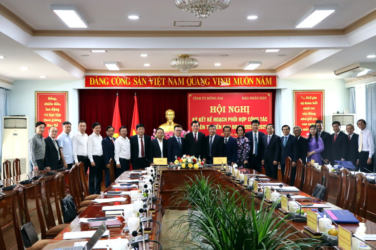 Các đại biểu Báo Nhân Dân và Tỉnh ủy Đồng Nai tại lễ ký kết Kế hoạch phối hợp công tác tuyên truyền giai đoạn 2023-2025. Các đại biểu Báo Nhân Dân và Tỉnh ủy Đồng Nai tại lễ ký kết Kế hoạch phối hợp công tác tuyên truyền giai đoạn 2023-2025.