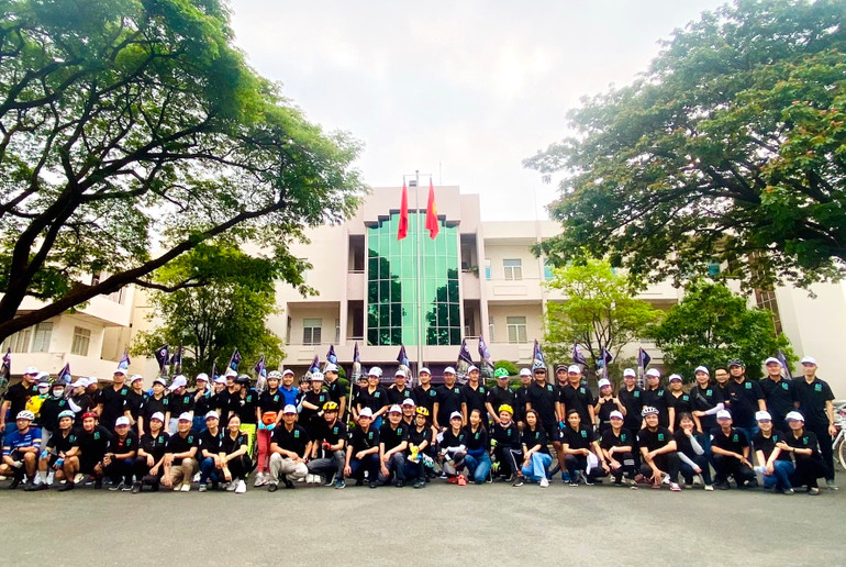 Cán bộ, công nhân viên Sở Tài nguyên và Môi trường tỉnh Đồng Nai tham gia hưởng ứng chiến dịch Giờ Trái đất năm 2023. Cán bộ, công nhân viên Sở Tài nguyên và Môi trường tỉnh Đồng Nai tham gia hưởng ứng chiến dịch Giờ Trái đất năm 2023.