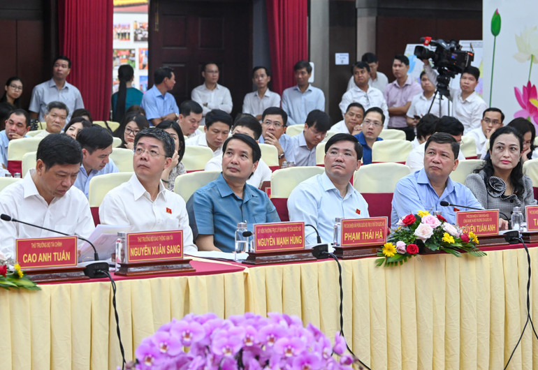 Lãnh đạo các Ủy ban của Quốc hội, lãnh đạo các bộ, ngành dự hội nghị.