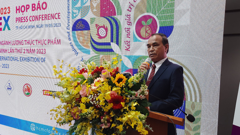 Ông Nguyễn Đặng Hiến, Phó Chủ tịch Hội Lương thực-Thực phẩm Thành phố Hồ Chí Minh phát biểu tại buổi họp báo.