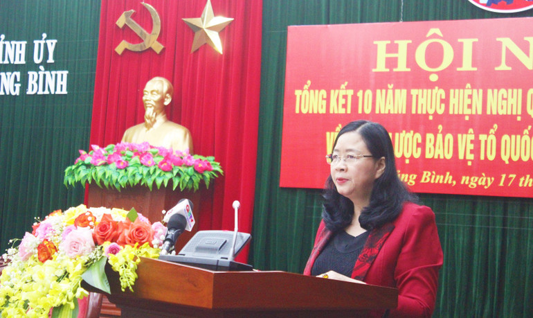 Bí thư Trung ương Đảng, Trưởng Ban Dân vận Trung ương Bùi Thị Minh Hoài phát biểu chỉ đạo Hội nghị. Bí thư Trung ương Đảng, Trưởng Ban Dân vận Trung ương Bùi Thị Minh Hoài phát biểu chỉ đạo Hội nghị.