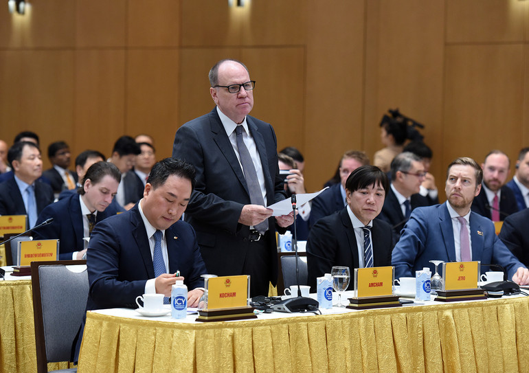 Ông Greg Testerman, Chủ tịch Hiệp hội Doanh nghiệp Hoa kỳ tại Việt Nam (Amcham) cho biết, Amcham đánh giá rất cao nỗ lực của Chính phủ Việt Nam trong việc cải thiện môi trường chính sách và đơn giản hóa thủ tục hành chính. Ông Greg Testerman, Chủ tịch Hiệp hội Doanh nghiệp Hoa kỳ tại Việt Nam (Amcham) cho biết, Amcham đánh giá rất cao nỗ lực của Chính phủ Việt Nam trong việc cải thiện môi trường chính sách và đơn giản hóa thủ tục hành chính.