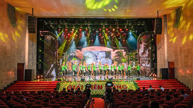 Chương trình tổng duyệt lễ trao giải Diên Hồng.